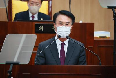 박동식 시장이 지난 12월 1일 사천시의회 시정연설에서 2023년 시정 운영방향을 설명했다.