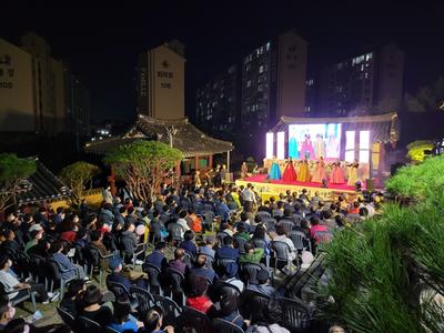 사천향교(전교 강석구)는 지난 2일 항교 풍화루와 명륜당 앞뜰에서 ‘제4회 풍화루 음악회’를 개최했다.