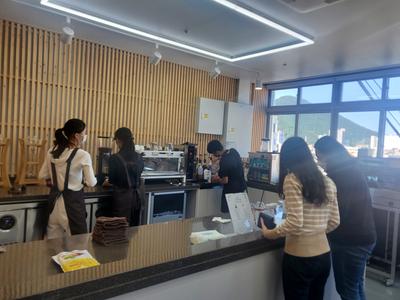 사천시 청소년지원센터 꿈드림(청소년상담복지센터)은 지난 10월 4일부터 28일까지 학교밖청소년전용공간 꿈다락에서 ‘꿈다락 카페’를 운영했다.
