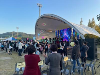 사천시가족센터(센터장 김분자)는 지난 22일 항공우주테마공원에서 400여 명의 시민이 모인 가운데 ‘2022년 사천가족축제’를 성황리에 개최했다. 

